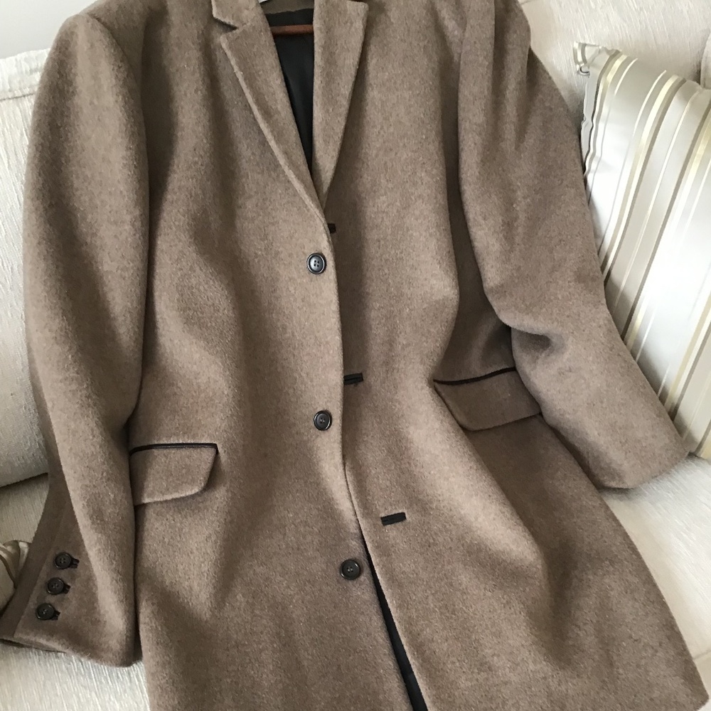 Classic Men's Brown Wool Blend Overcoat - Stylish Tailored Coat